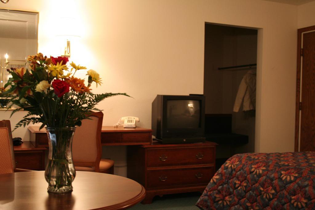 University Inn Cedar Falls Ngoại thất bức ảnh