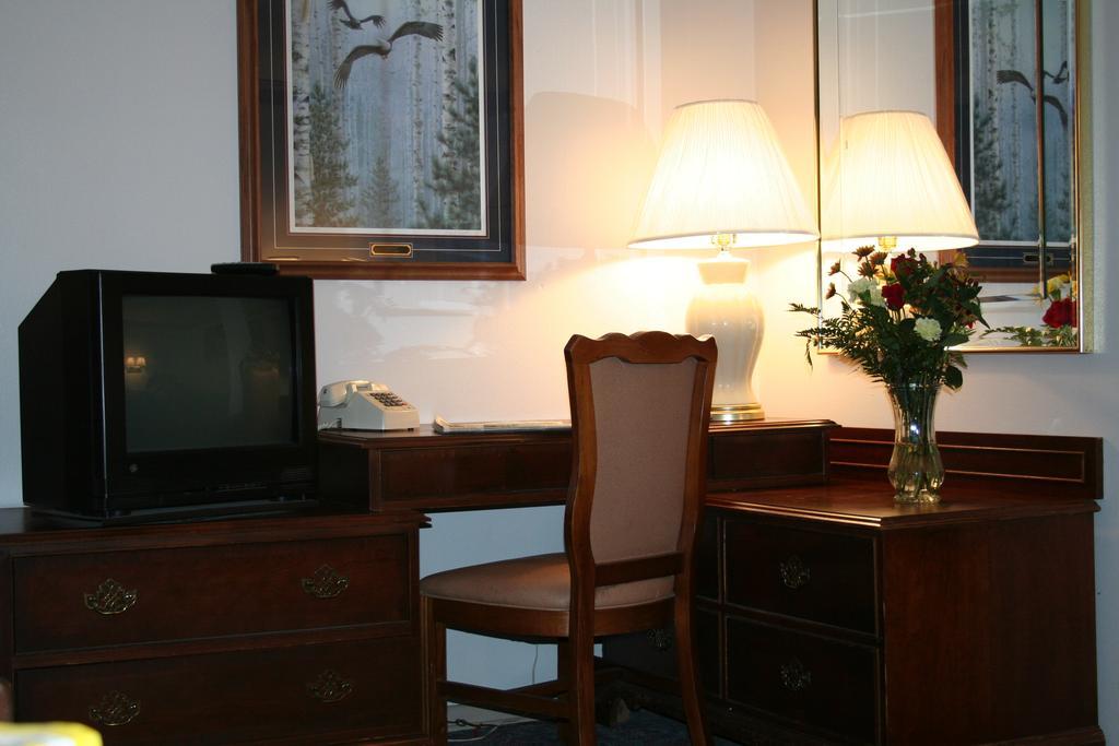 University Inn Cedar Falls Ngoại thất bức ảnh