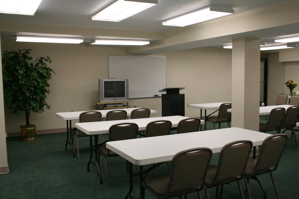 University Inn Cedar Falls Ngoại thất bức ảnh