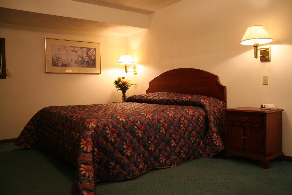 University Inn Cedar Falls Ngoại thất bức ảnh